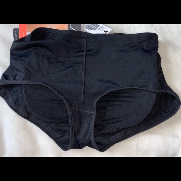 leonisa Intimates & Sleepwear Black Leonisa Med Instant Butt Lifter